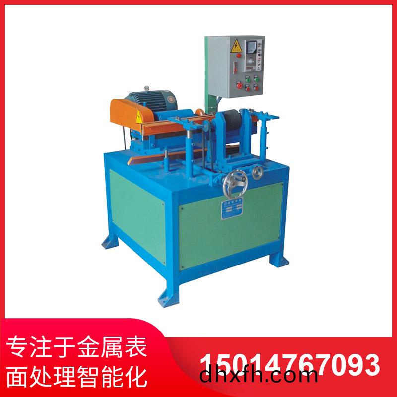 小(xiao)型圓(yuan)筦抛(pao)光機(ji)實(shi)際(ji)撡作(zuo)非(fei)常簡(jian)單
